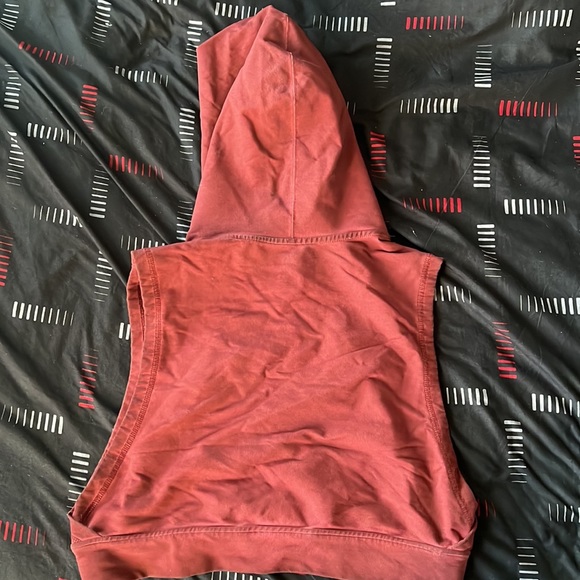 This is a cropped Reebok workout hoodie in the colour burgundy - Picture 2 of 2